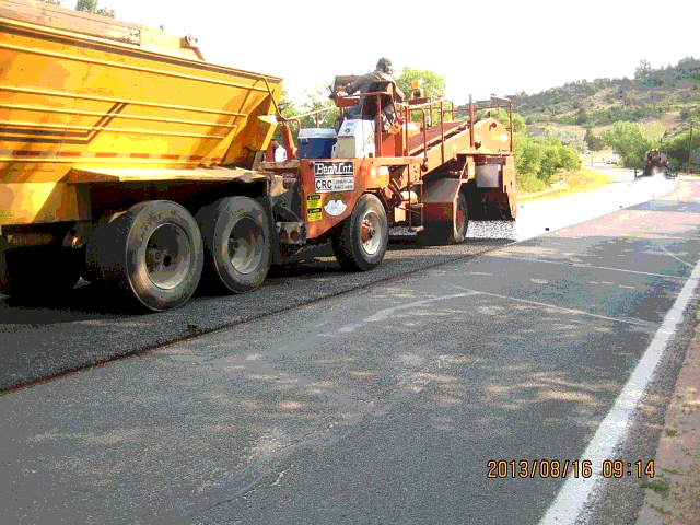 Chip Seal - покрытие для асфальта, которое состоит из слоя битумного вяжущего (горячего или эмульсионного) со слоем заполнителя.